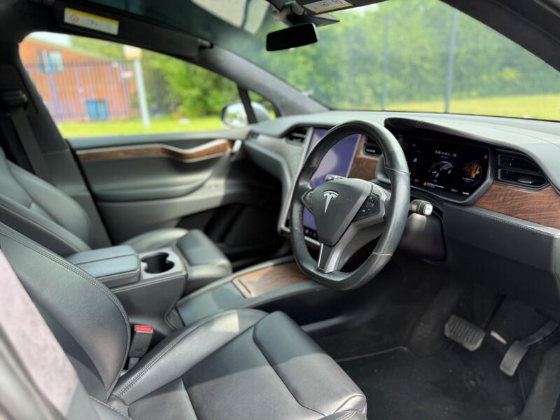 TESLA MODEL X